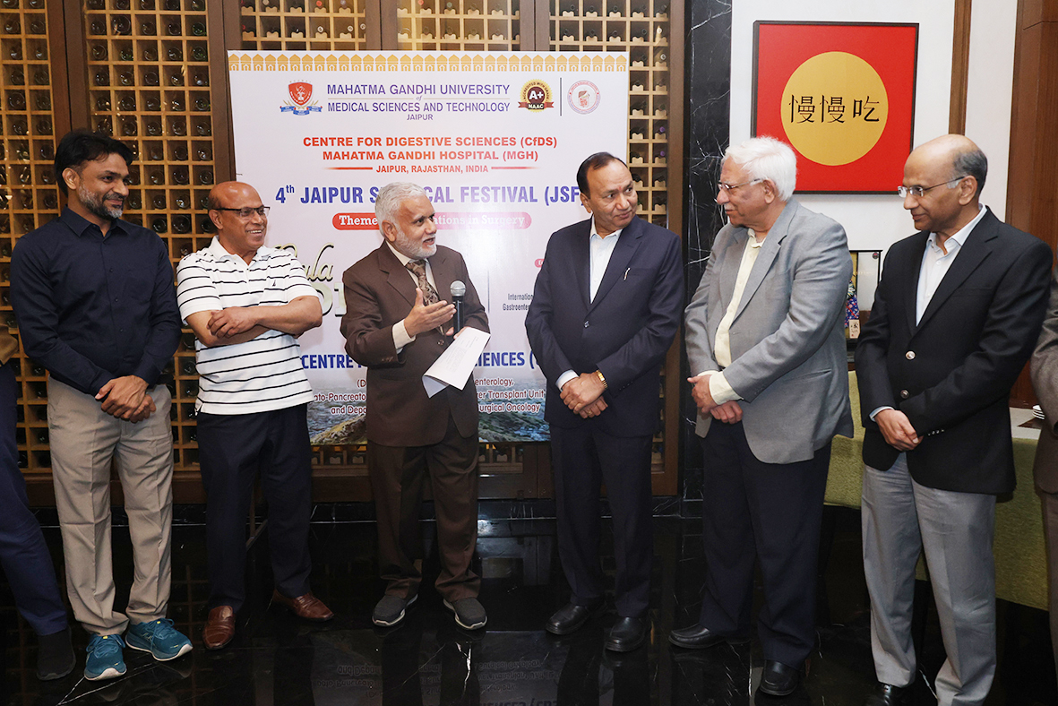 Jaipur Surgical Festival (JSF) banquet dinner – from L to R Anand Nagar, Shahidur Rahman, VK Kapoor, ML Swarankar, Achal Gulati, SS Jaiswal